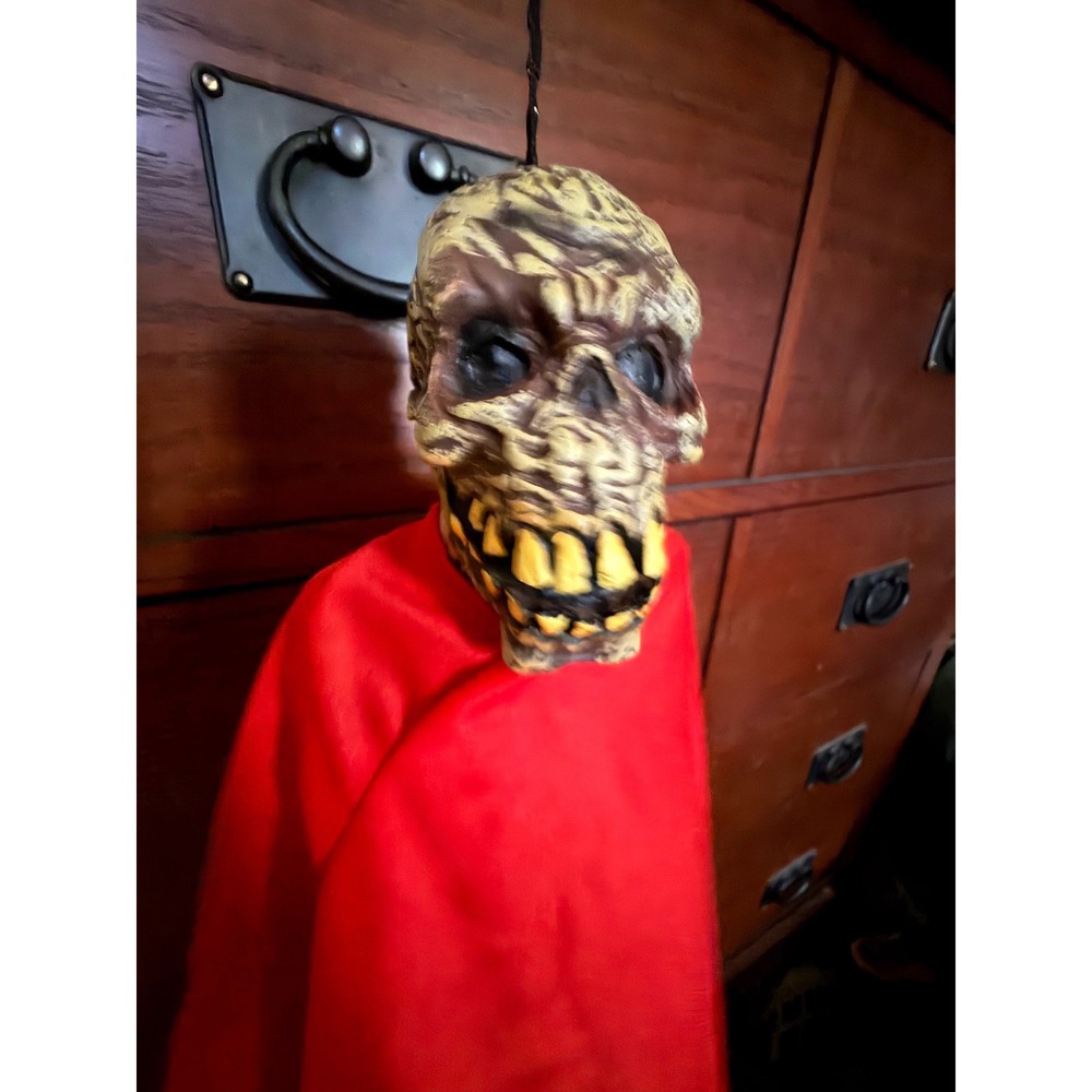 Paper Magic Group Hanging Zombie Head Red Shroud Halloween Prop 2006 Horror